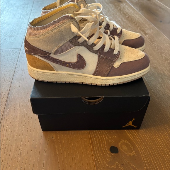 AIR JORDAN Youth Size 4.5Y - MID SE CRAFT GS “Inside Out - Taupe Haze - Picture 2 of 13